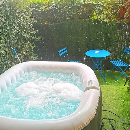 Escale Marine T2 Jacuzzi Swimming Pool Apartment